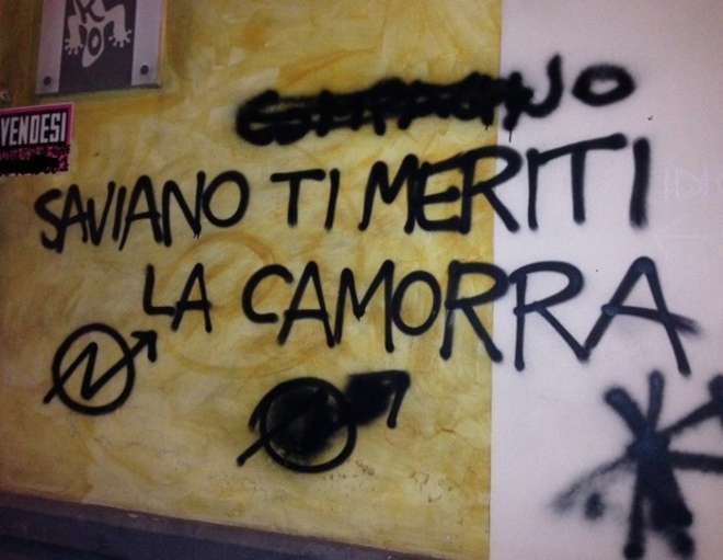 "Saviano ti meriti la camorra": la scritta choc a Catania