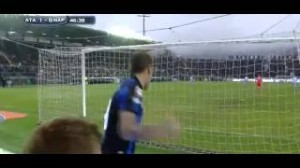 Atalanta-Napoli 3-0, Pepe Reina che papera sul gol di Denis (video)