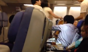 Cina, rissa tra passeggeri in aereo 