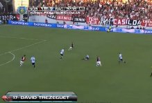 Argentina, Trezeguet gol favoloso al Racing a 36 anni (video)
