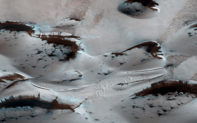 Marte, dune di sabbia emergono dal ghiaccio: disgelo di primavera (foto e video)