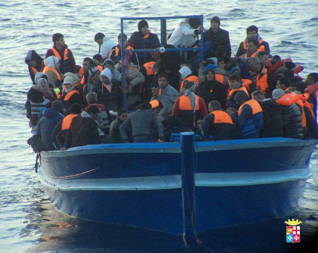 Canale di Sicilia, 13 barconi in mare: salvati 1200 migranti