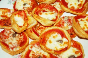 Larve in pizzette e pasticcini destinati ad un bar di Napoli: sequestrati