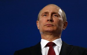 Putin deride Ue: "Sanzioni ridicole". Francia: "Russia sospesa da G8"