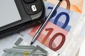 Tagliato telefono gratis ai parlamentari: rimborsi calano da 4.000 a 1.200 euro