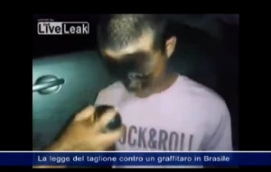 Brasile, writer sorpreso mentre imbratta muro. Vendetta su YouTube (video)