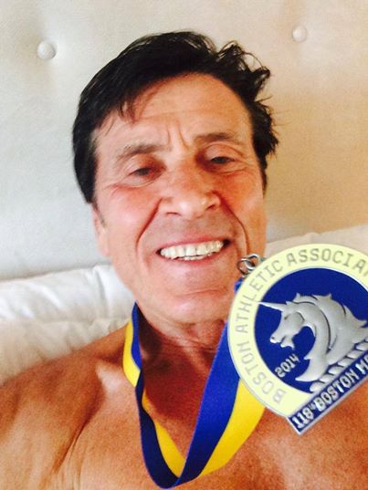 Gianni Morandi, selfie dopo la maratona di Boston: "La più bella di tutte"