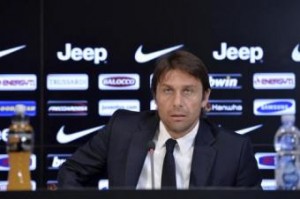 Antonio Conte a Rudi Garcia: "La Juve sa essere  sola contro tutti" (LaPresse)