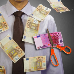 Stipendi superdirigenti, il taglio vale fino a 65 mila euro l’anno