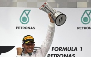 F1, Gp Cina: trionfa Hamilton, Alonso conquista terzo posto (LaPresse)