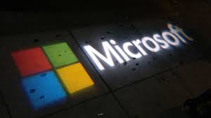 Microsoft: nuova svolta, software gratuito per smartphone e tablet