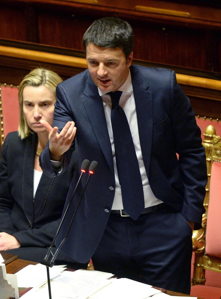 Def, tutti i tagli di Renzi: sanità, stipendi manager, auto blu, Camere Commercio