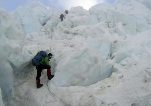 Everest, sherpa in sciopero: "Stagione scalate chiusa, abbandoniamo campo base"