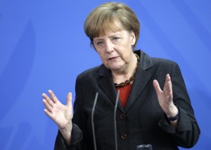 Merkel: "Berlusconi ha detto cose assurde, non commento nemmeno"