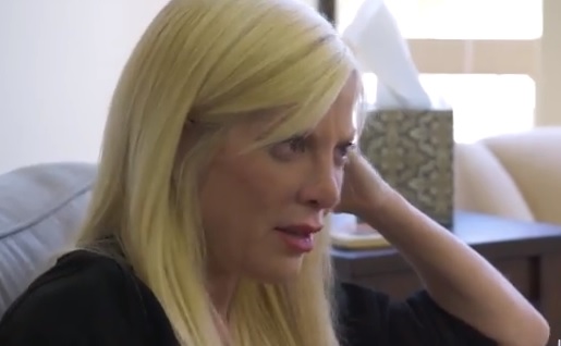 Tori Spelling tradita dal marito: "Non riesco a dargli abbastanza sesso" (VIDEO)