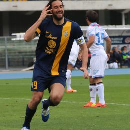 Verona-Catania, Luca Toni esulta dopo i gol (foto Ansa)