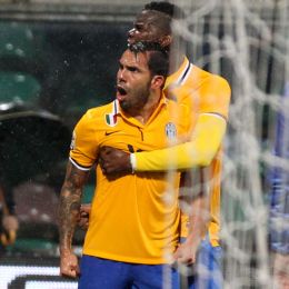 Sassuolo-Juventus, Tevez esulta dopo il gol (Ansa)