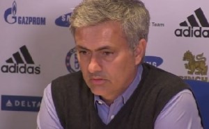 Chelsea, Mourinho perde e ironizza: "Complimenti all'arbitro"