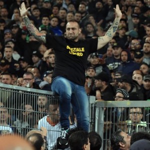 Napoli, tensione al San Paolo: magliette pro-Speziale? Partita non si gioca