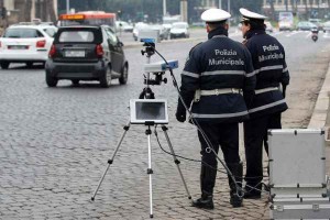 Roma, gli autovelox in città: da lunedì agguato multe, lo hanno chiesto i ciclisti