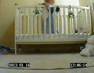 Ecco come una baby sitter trattava il bambino che accudiva (video)