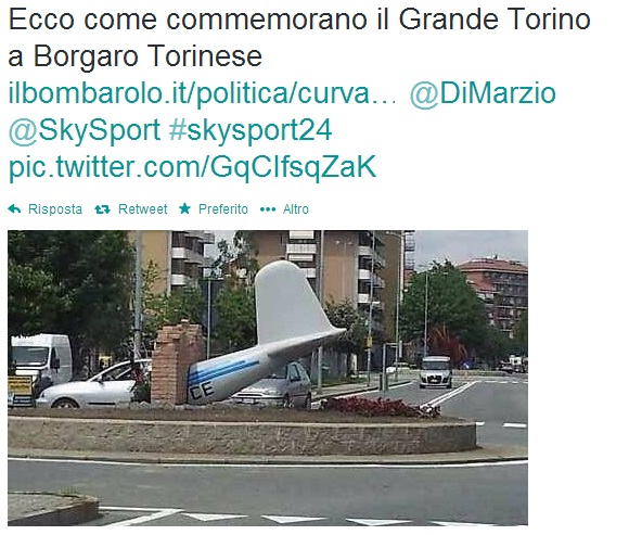 Borgaro Torinese, un monumento ricorda Superga: aereo contro il muro (foto)