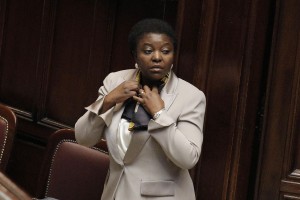Cecile Kyenge e la sua legge per aiutare i "marinai negri"