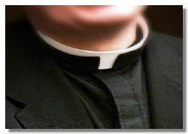 Sesso in cambio di lavoro, Salerno: sacerdote accusato di abusi sessuali 