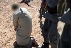 Siria, ribelli sparano ad un uomo: video choc