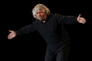 Beppe Grillo: "Renzi 'ebetino' a casa, in Europa faremo un c... così a tutti"