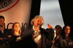 Comizio elettorale di Beppe Grillo a Bari (foto Lapresse)
