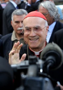 Il cardinale Tarcisio Bertone (foto Lapresse)