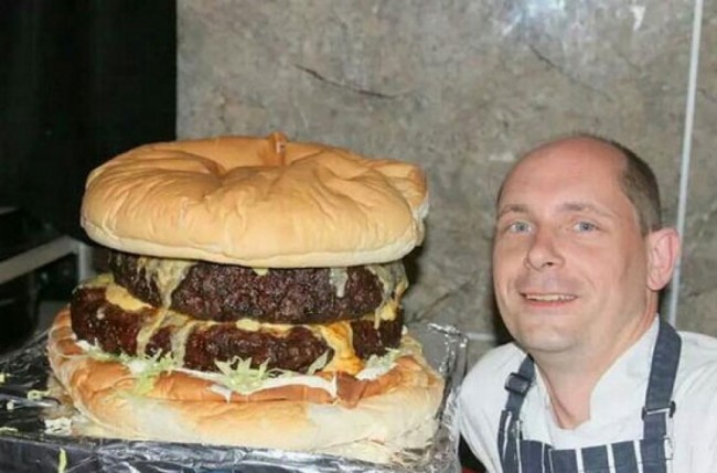 Gb. Hamburger di 20 chili: ecco il panino da record (foto)