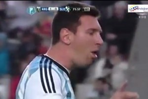 Messi vomita (ancora) in campo contro la Slovenia (FOTO-VIDEO) - 3