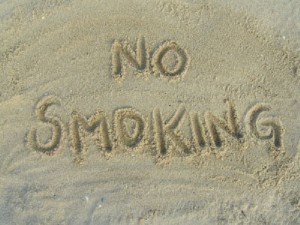Bibione, la prima spiaggia no smoking. Vietato su battigia, sì sotto ombrelloni