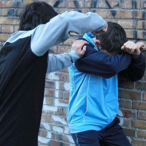 Pavia: aggredisce ragazzo di 15 anni a testate urlandogli "omosessuale"