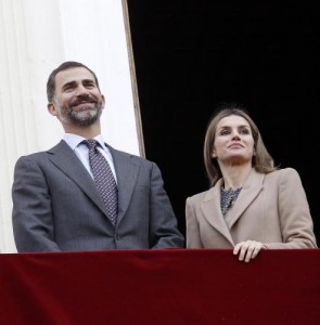 Spagna, re Juan Carlos abdica in favore del principe Felice. L'annuncio di Rajoy