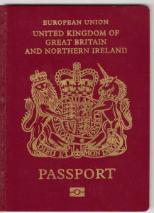 Caos passaporti in Gran Bretagna: a rischio le vacanze di 500mila persone