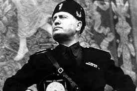 Orge, rapporti con gay e minorenni: Mussolini spiava i vizi dei suoi gerarchi