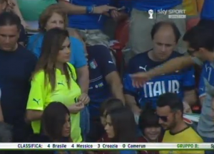 Italia - Costarica, Alena Seredova allo stadio con la maglia di Buffon