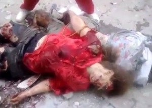 Ucraina, bombe uccidono civili nel centro di Lugansk (video)