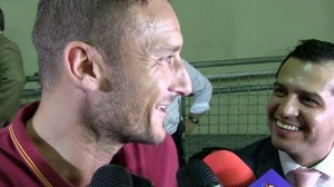 Francesco Totti e il giornalista spagnolo (VIDEO) siparietto esilarante
