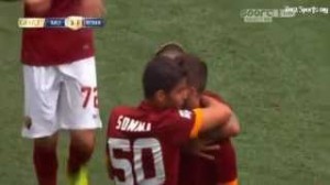 Video, Pjanic gol da centrocampo in Roma-Manchester United 2-3