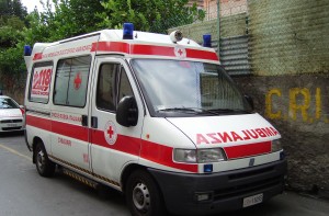 Piaggione (Lucca). Incidente stradale tra auto e moto: 1 morti, 2 feriti