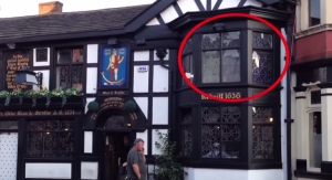 Fantasmi al pub, lo Ye Olde Man & Falce infestato dai spiriti (VIDEO)
