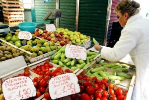 Italiani non mangiano frutta e verdura: meno di 1 kg al giorno, sotto quota Oms