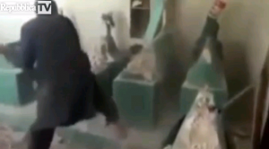Militanti Isis distruggono la moschea e la tomba del profeta Giona