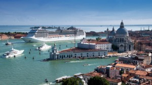 Nessuno decide sulle grandi navi, la Costa le sposta a Trieste