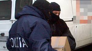 Torino: fabbrica bombe carta in casa, arrestato estremista di destra
