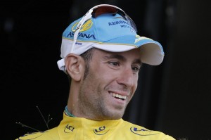 Tour de France, Vincenzo Nibali fa l'impresa: un italiano in maglia gialla